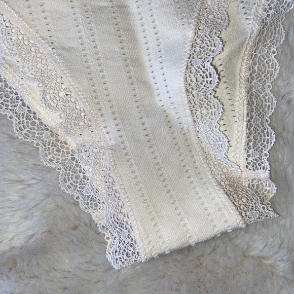 Forever 21 lace trim cheeky panty cream color seamless eyelet material vanilla M - Picture 7 of 11